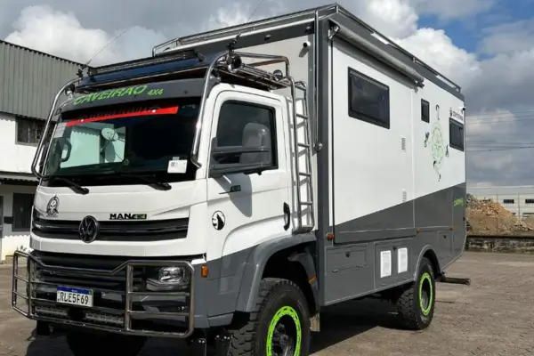 Opções de Trailer 4×4 com Chassi Blindado para Superar Desníveis nas Estradas do Mediterrâneo